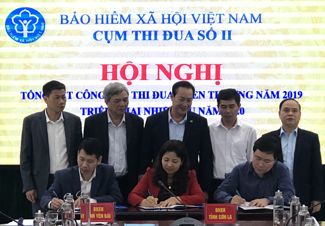 Các đơn vị trong Cụm thi đua số II – Bảo hiểm xã hội Việt Nam ký giao ước thi đua năm 2020.