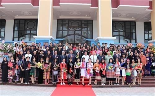 Trưởng Ban Dân vận Trung ương Trương Thị Mai với các đại biểu dự Đại hội đại biểu các dân tộc thiểu số tỉnh Thái Nguyên.