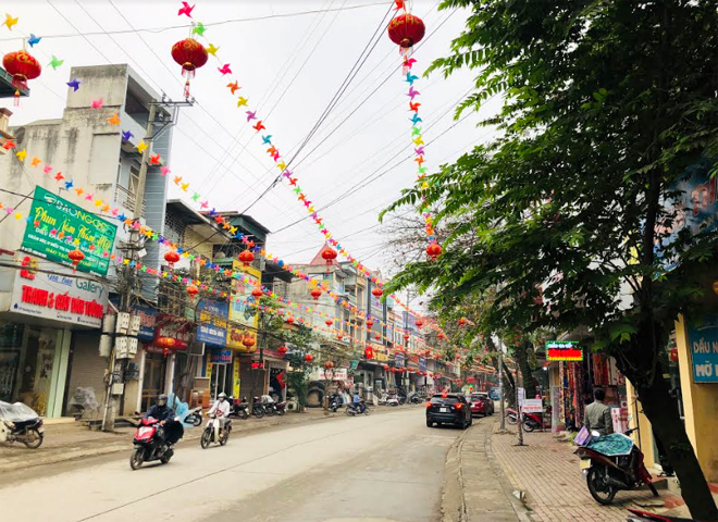 Nhiều tuyến đường, khu phố tại thành phố Yên Bái đã được trang trí rực rỡ.