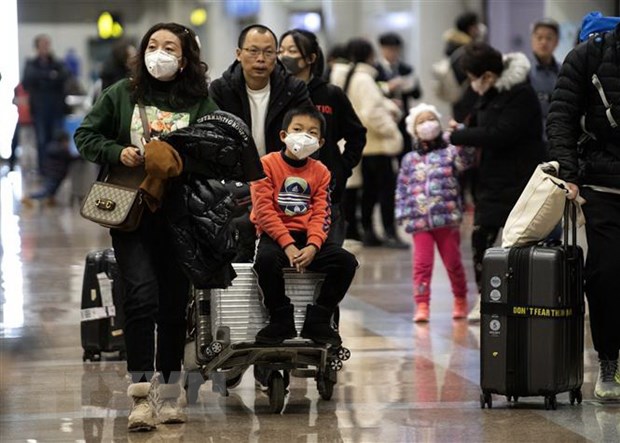 Hành khách đeo khẩu trang để phòng tránh sự lây lan của virus corona tại sân bay Bắc Kinh, Trung Quốc, ngày 21/1/2020.