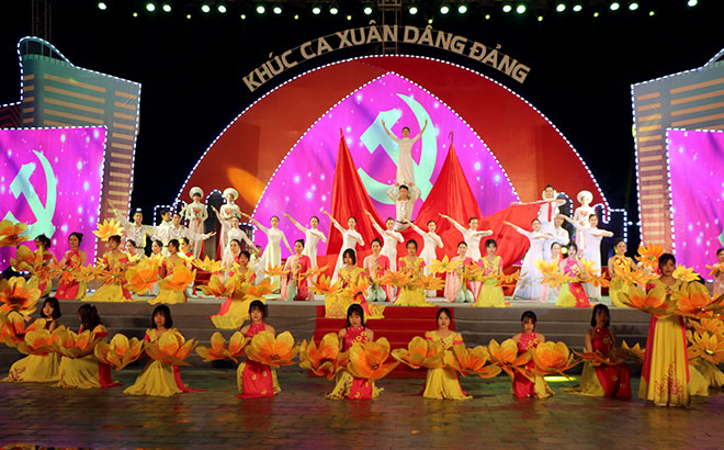 Chương trình nghệ thuật đặc biệt đón giao thừa năm Canh Tý - 2020 tổ chức tại trung tâm thành phố Yên Bái.