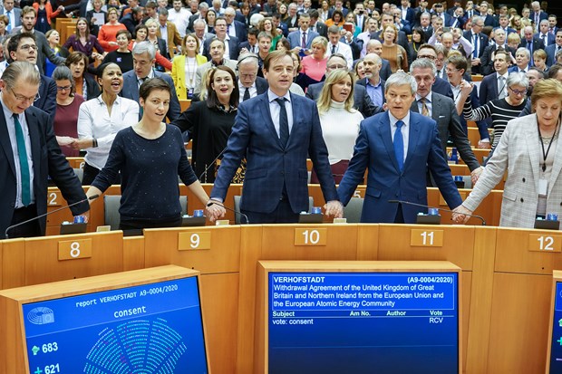 Các nghị sỹ châu Âu trong phiên bỏ phiếu thông qua thỏa thuận Brexit.
