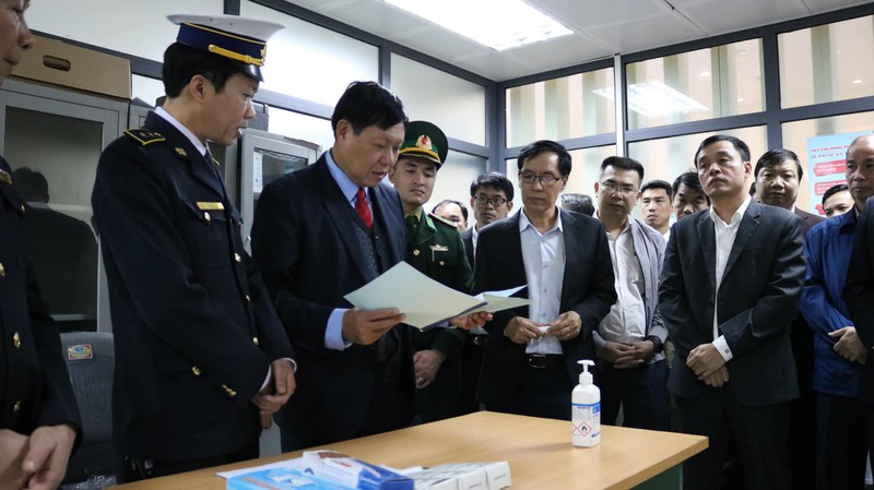 Thứ trưởng Bộ Y tế kiểm tra công tác phòng chống dịch bệnh tại Lạng Sơn.