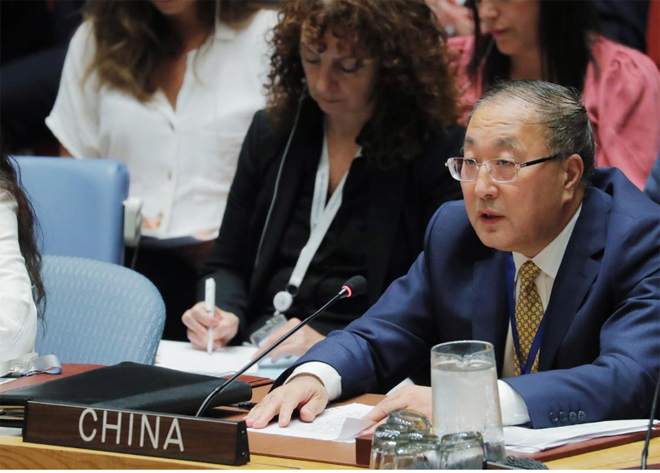 Đại sứ Trung Quốc tại Liên Hiệp Quốc Zhang Jun (phải) vừa lên tiếng chuyện WHO tuyên bố tình trạng khẩn cấp y tế toàn cầu dịch virus Corona.