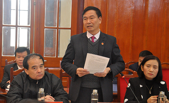 Giám đốc Sở Y tế Nguyễn Văn Tuyến báo cáo nhanh hoạt động phòng, chống dịch bệnh viêm đường hô hấp cấp do virut Corona mới gây ra tại buổi họp.