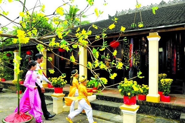 “Xong dat” (first footing) is a Tet tradition in Vietnam.