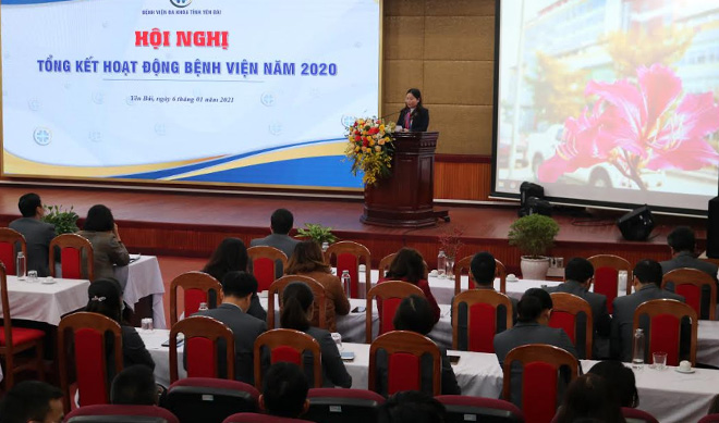 Đồng chí Vũ Thị Hiền Hạnh - Phó Chủ tịch UBND tỉnh phát biểu tại Hội nghị.
