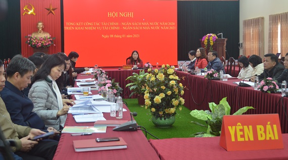Đồng chí Vũ Thị Hiền Hạnh - Phó Chủ tịch UBND tỉnh chủ trì Hội nghị tại điểm cầu Yên Bái.