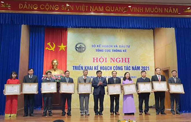 Cục Thống kê tỉnh Yên Bái vinh dự nhận Huân chương lao động Hạng Ba năm 2020.