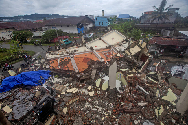 81 người đã thiệt mạng trong trận động đất ở Sulawesi ngày 15/1.