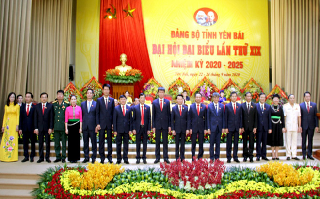 Đoàn đại biểu của Đảng bộ tỉnh Yên Bái đi dự Đại hội XIII của Đảng