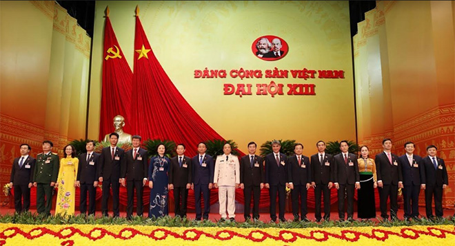 Đoàn đại biểu Đảng bộ tỉnh Yên Bái dự Đại hội XIII của Đảng, trong đó có 2 đại biểu nữ.