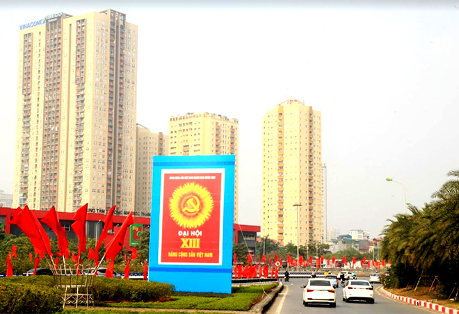 Thủ đô Hà Nội rực rỡ cờ hoa chào mừng Đại hội XIII của Đảng.