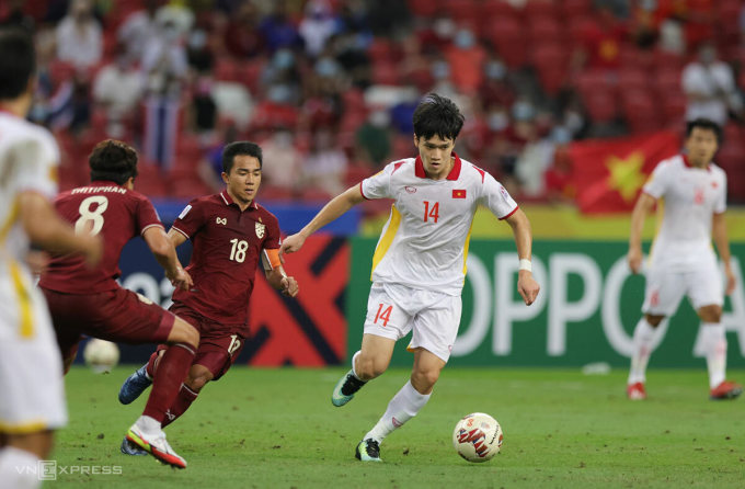 Hoàng Đức chơi tốt khi đối đầu Chanathip ở bán kết AFF Cup 2020.