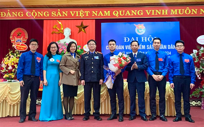 Ban Chấp hành Đoàn Thanh niên Cộng sản Hồ Chí Minh Viện KSND tỉnh, khóa XIII, nhiệm kỳ 2022 - 2024 ra mắt Đại hội.