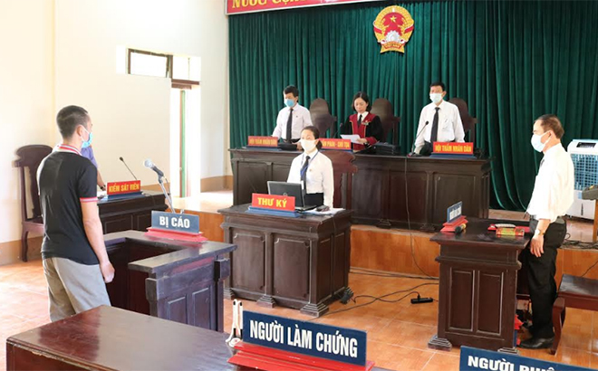 Tòa án nhân dân tỉnh tổ chức phiên tòa xét xử lưu động tại huyện Văn Chấn nhằm tuyên truyền nâng cao ý thức chấp hành pháp luật của nhân dân.