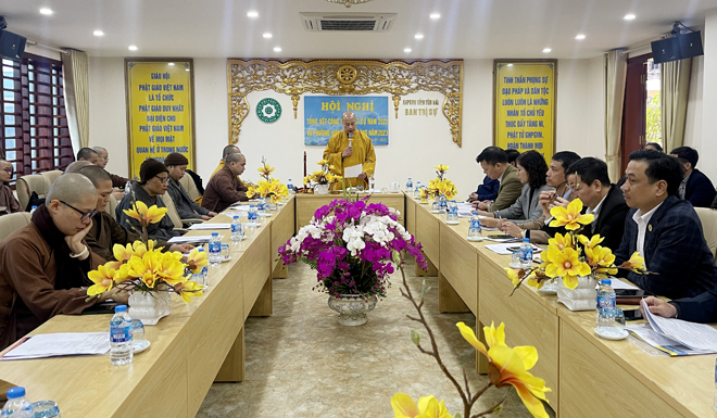 Thượng tọa Thích Minh Huy - Trưởng Ban Trị sự Giáo hội Phật giáo tỉnh phát biểu tại Hội nghị.