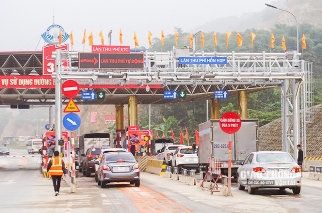 Cục Đường bộ Việt Nam chịu trách nhiệm tổ chức thực hiện, thanh tra, kiểm tra việc hoạt động của trạm thu phí dịch vụ sử dụng đường bộ