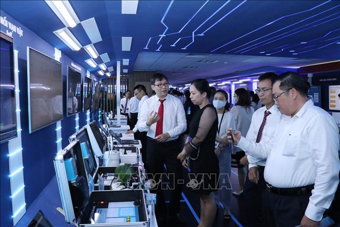 Người dân và doanh nghiệp thăm quan Không gian sáng tạo và trải nghiệm chuyển đổi số Thành phố Hồ Chí Minh.