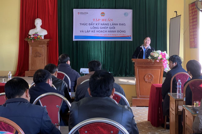 Đồng chí Giàng A Câu - Chủ tịch Hội Nông dân tỉnh Yên Bái phát biểu khai mạc lớp tập huấn.
