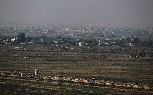 Thành phố biên giới Abu Kamal của Syria ở vùng Deir Ezzor giáp Iraq.