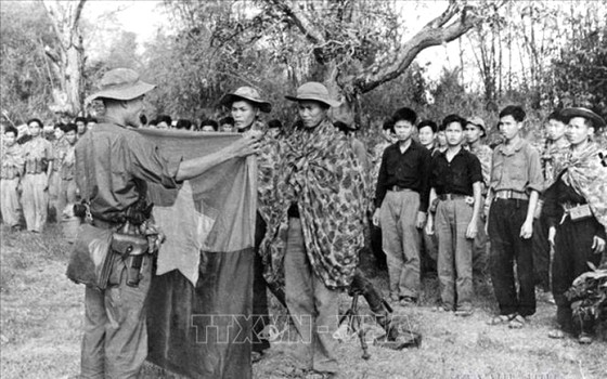 Quân giải phóng mặt trận Sài Gòn - Gia Định tuyên thệ, nhận nhiệm vụ trước giờ xuất kích. Ảnh: Tư liệu TTXVN