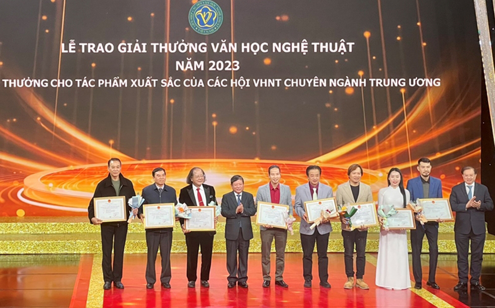 Trao Giải thưởng Văn học nghệ thuật năm 2023 cho các tác phẩm xuất sắc của các Hội Văn học nghệ thuật chuyên ngành Trung ương.