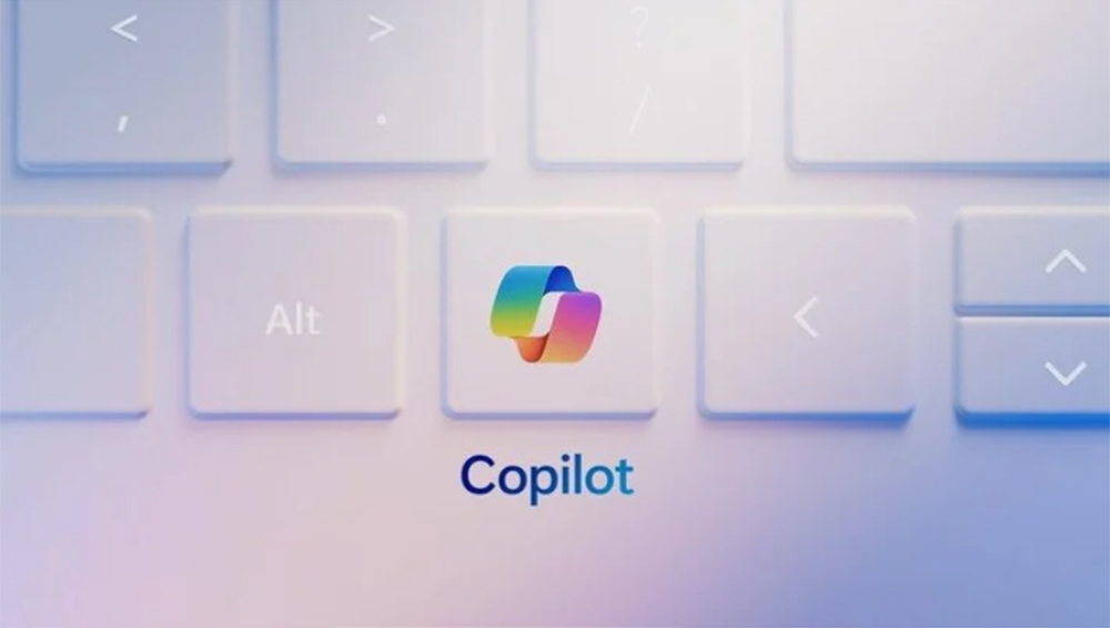 Phím AI Copilot sẽ nằm ở bên phải thanh dấu cách và kích hoạt dịch vụ Copilot mới phát hành gần đây của Microsoft.
