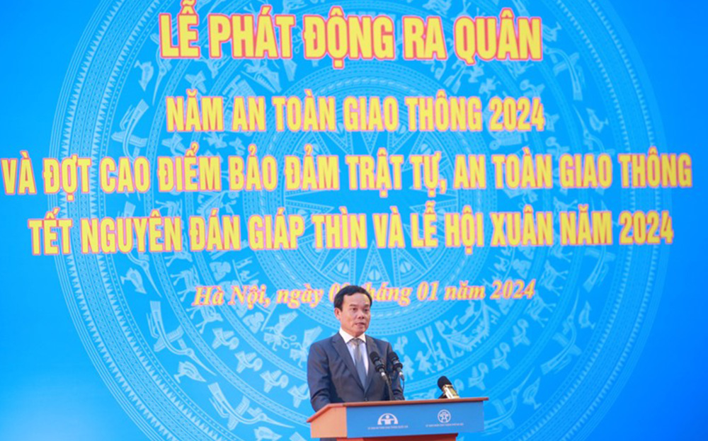 Phó Thủ tướng Chính phủ, Chủ tịch Uỷ ban An toàn giao thông Quốc gia Trần Lưu Quang phát biểu tại lễ ra quân.