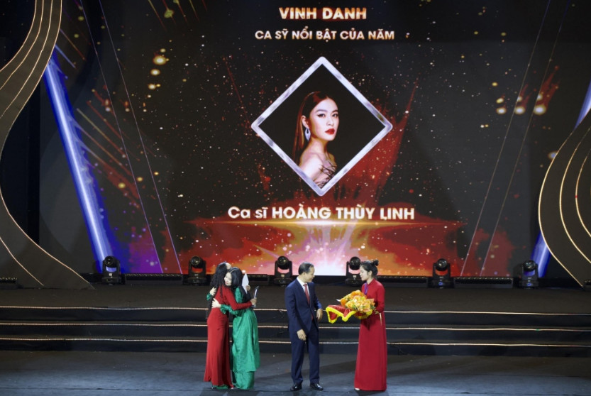 Hoàng Thùy Linh được vinh danh Ca sĩ nổi bật của năm