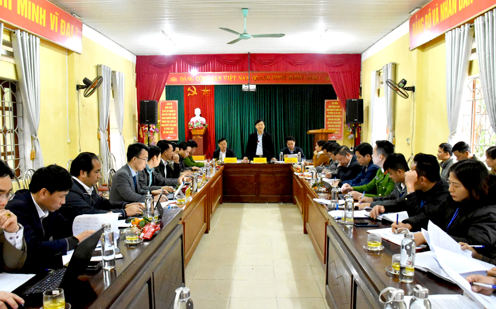Thường trực Huyện ủy Lục Yên làm việc với cán bộ chủ chốt xã Liễu Đô.