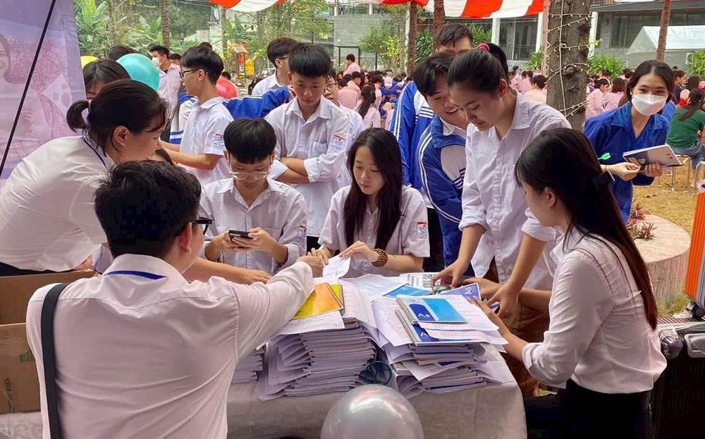 Trung tâm Dịch vụ việc làm tỉnh tổ chức Ngày hội việc làm tại huyện Yên Bình.