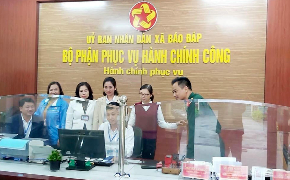 Ban Pháp chế HĐND huyện Trấn Yên thực hiện giám sát công tác chuyển đổi số tại xã Báo Đáp.