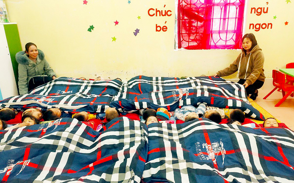 Các trường học trên địa bàn tỉnh Yên Bái đặc biệt quan tâm giữ ấm giấc ngủ cho học sinh trong thời tiết giá lạnh.