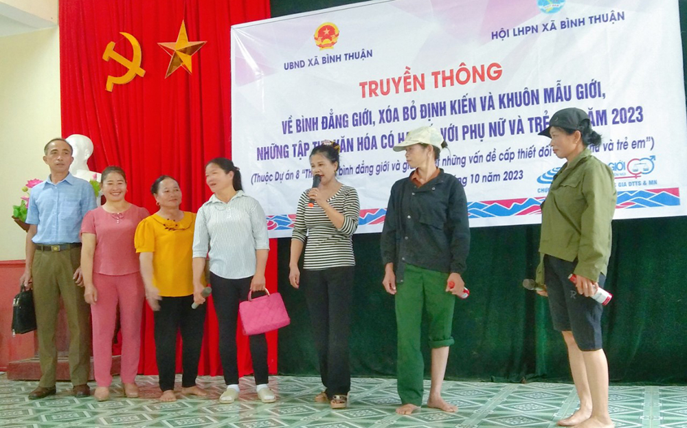 Hoạt động truyền thông về bình đẳng giới, xóa bỏ định kiến và khuôn mẫu giới, những tập tục văn hóa có hại đối với phụ nữ và trẻ em trong khuôn khổ Dự án 8 tại xã Bình Thuận, huyện Văn Chấn.