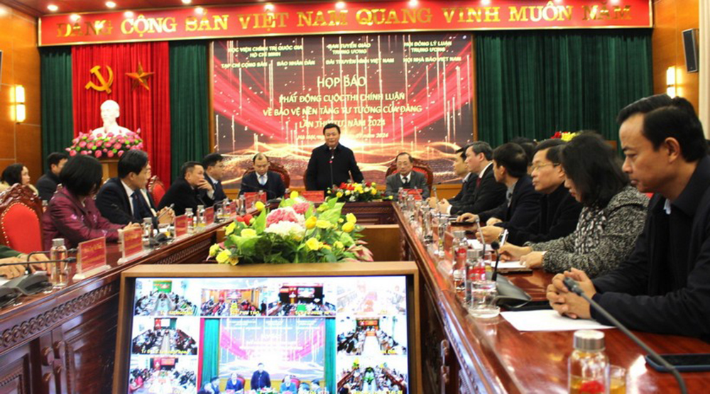 Ông Nguyễn Xuân Thắng phát biểu tại buổi họp báo.