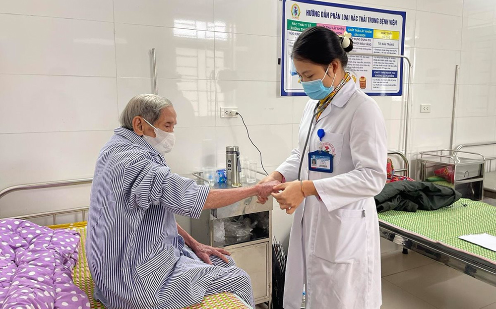 Điều trị cho bệnh nhân nhiễm giun đũa chó, mèo tại Bệnh viện Đặng Văn Ngữ (Viện Sốt rét - ký sinh trùng - côn trùng trung ương).