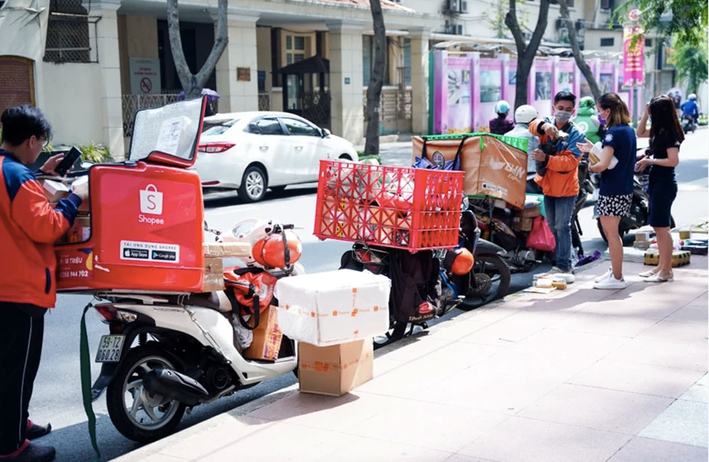 Từ ngày 18-2, hàng hóa nhập khẩu dưới 1 triệu đồng gửi qua chuyển phát nhanh sẽ không được miễn thuế.