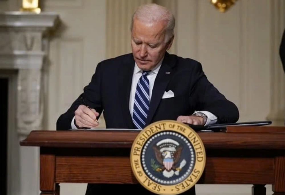 Tổng thống Joe Biden ký sắc lệnh hành pháp về biến đổi khí hậu, tại Nhà trắng ngày.