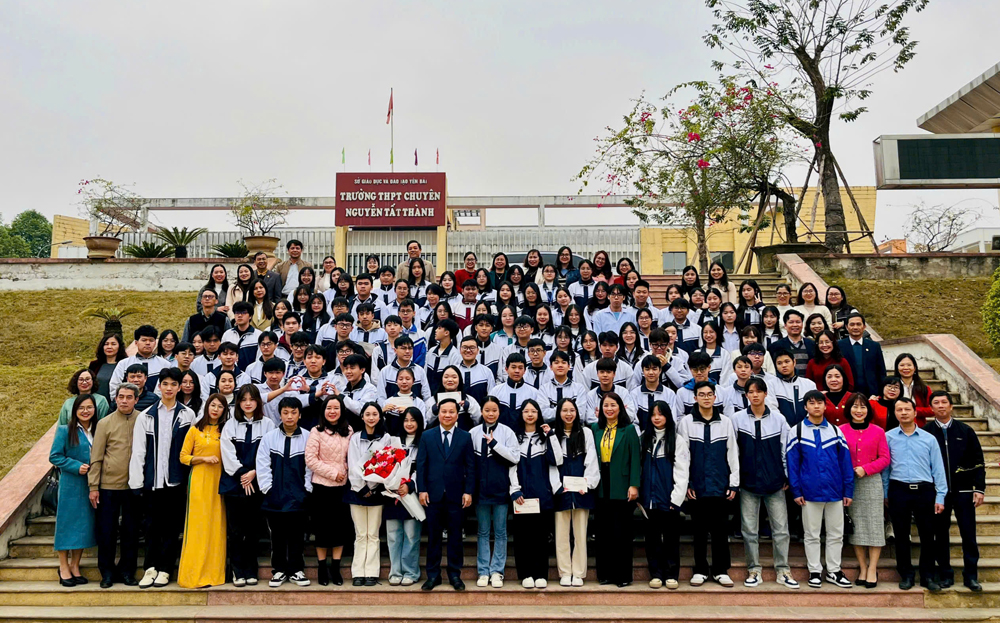 Lãnh đạo Sở GD&ĐT gặp mặt học sinh tham dự Kỳ thi chọn học sinh giỏi Trung học phổ thông cấp quốc gia năm học 2024 - 2025