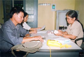 
Chi trả chế độ cho đối tượng tham gia Bảo hiểm y tế ở BHXH Yên Bình.