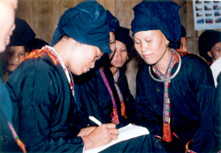 Chú trọng phát triển đảng viên nữ dân tộc Dao.