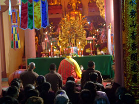 Lễ cầu an ở Chùa Am, thành phố Yên Bái - điểm đến của khách du lịch.