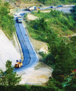 Thênh thênh đường về Púng Luông (Mù Cang Chải).
(Ảnh: Thanh Miền)