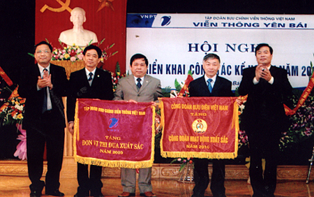 Năm 2010, Viễn thông Yên Bái đã được Tập đoàn Bưu chính viễn thông Việt Nam tặng cờ thi đua xuất sắc.