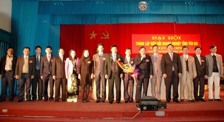 Ban chấp hành Hiệp hội doanh nghiệp tỉnh Yên Bái lần thứ I, nhiệm kỳ 2011 – 2016 ra mắt Đại hội