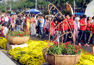 Đường hoa Nguyễn Huệ, nét đẹp ngày xuân ở TPHCM. Ảnh SGGP