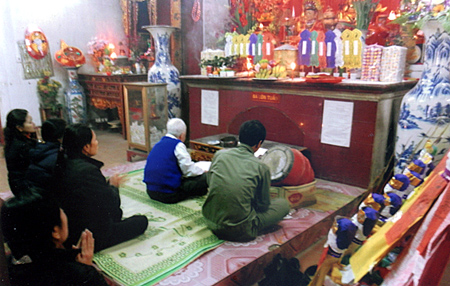 Làm lễ giải hạn tại đền Tuần Quán, phường Yên Ninh (thành phố Yên Bái).