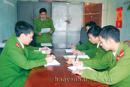 Công an huyện Yên Bình bàn phương án đấu tranh phòng, chống các loại tội phạm trên địa bàn.