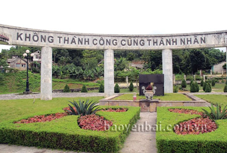 Di tích lịch sử khu mộ Nguyễn Thái Học và các cộng sự của ông trong cuộc khởi nghĩa Yên Bái năm 1930 tại Công viên Yên Hòa, thành phố Yên Bái, di tích lịch sử cấp quốc gia.